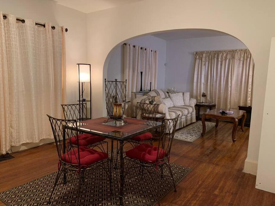 אינדיאנפוליס Comfortable 2-Bdrm Spacious Home With Wifi & Patio מראה חיצוני תמונה