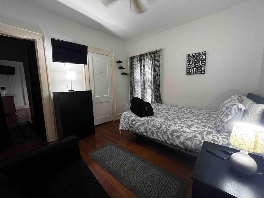 אינדיאנפוליס Comfortable 2-Bdrm Spacious Home With Wifi & Patio מראה חיצוני תמונה