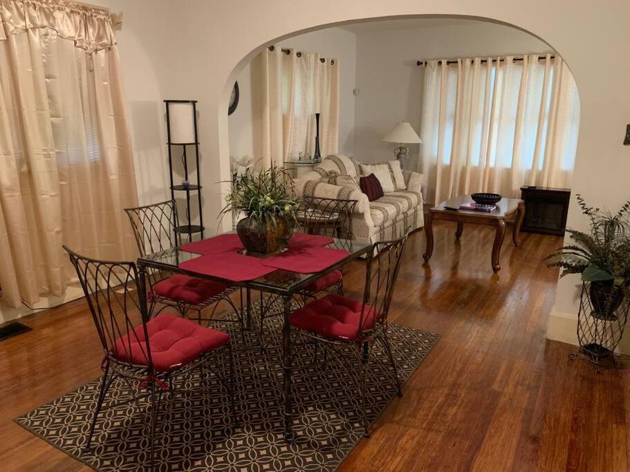 אינדיאנפוליס Comfortable 2-Bdrm Spacious Home With Wifi & Patio מראה חיצוני תמונה