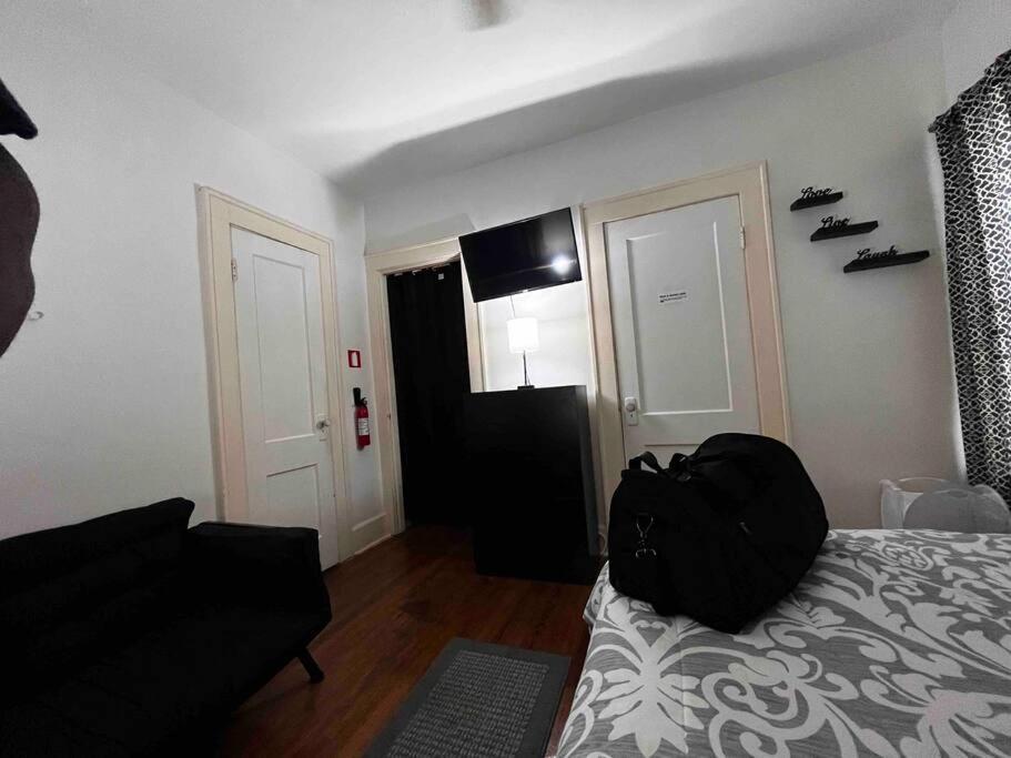 אינדיאנפוליס Comfortable 2-Bdrm Spacious Home With Wifi & Patio מראה חיצוני תמונה
